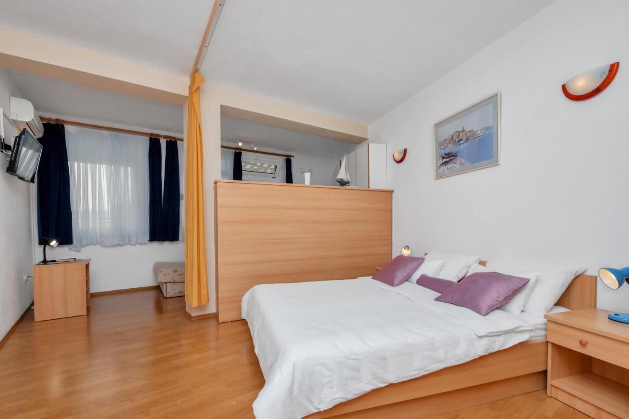 Ivan Makarska Esterno foto